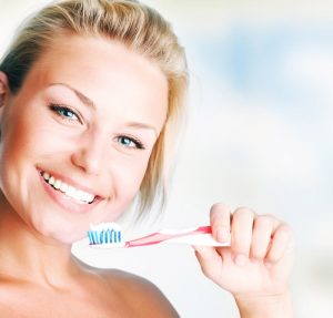 woman brushing her teeth